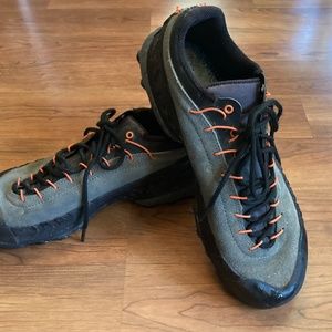La Sportive size 10.5 Black and Grey Men's Hiking/Climbing Shoes